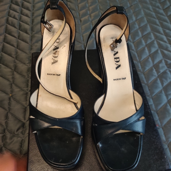 Prada - Picture 3 of 4